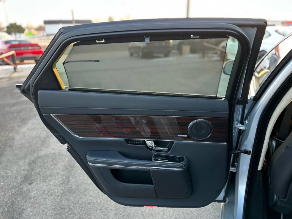 2011 Jaguar XJ Image 20