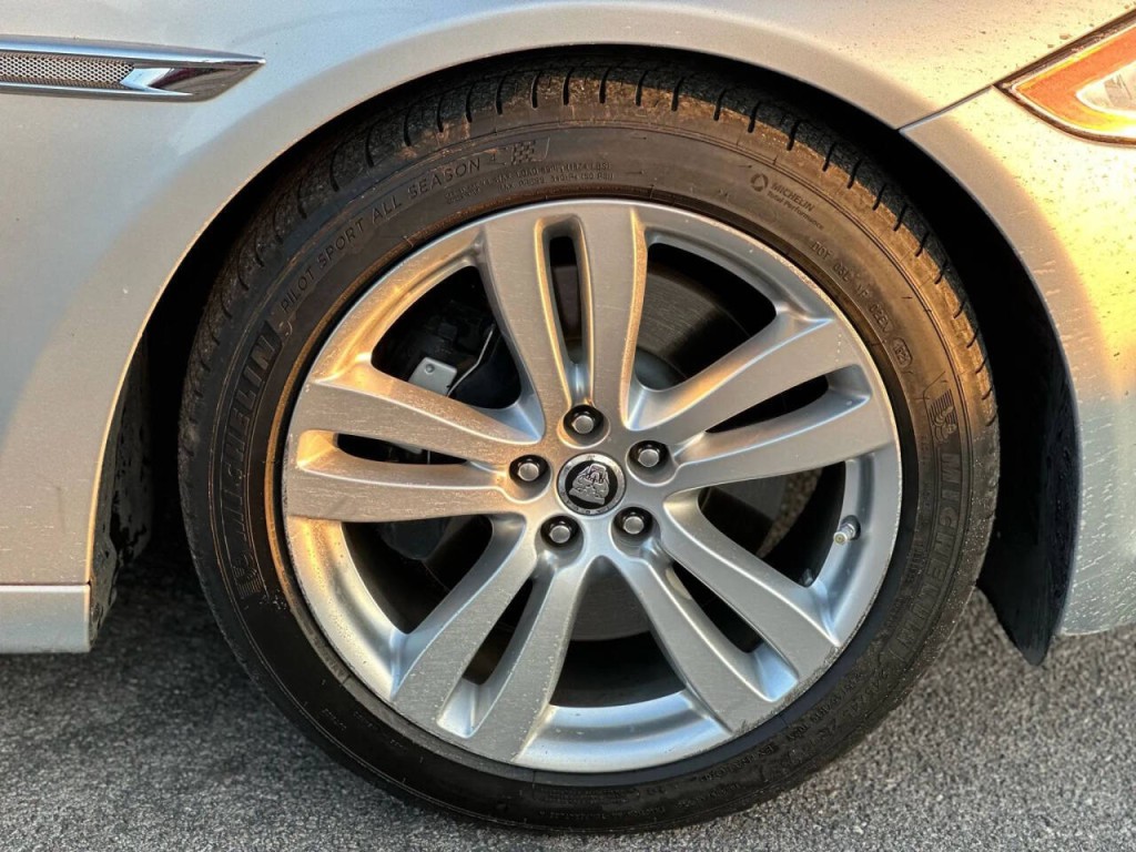 2011 Jaguar XJ Image 26