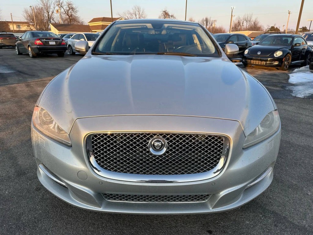 2011 Jaguar XJ Image 28