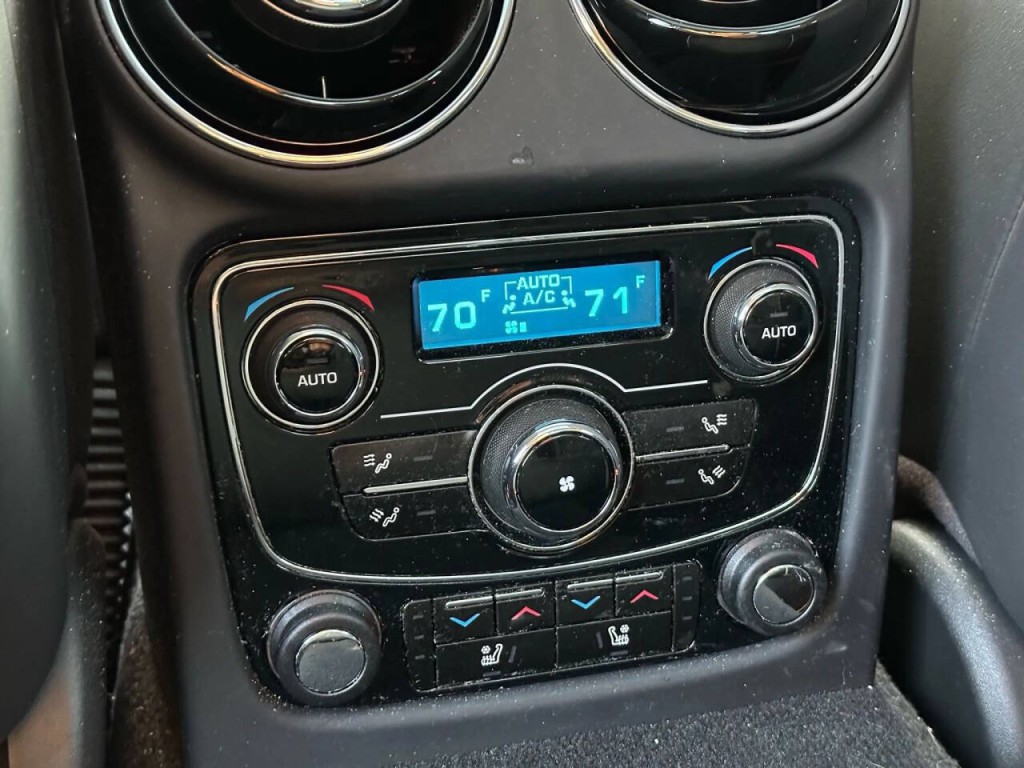 2011 Jaguar XJ Image 35