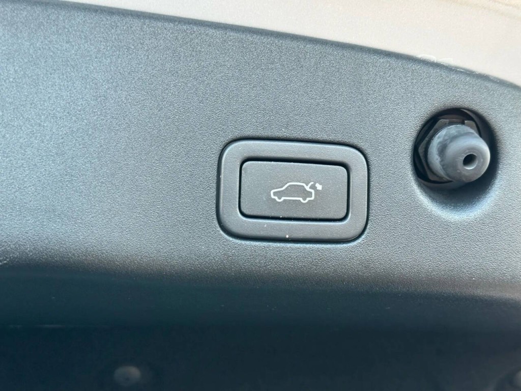 2011 Jaguar XJ Image 38