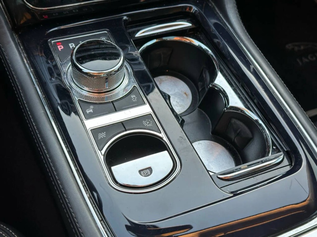 2011 Jaguar XJ Image 40