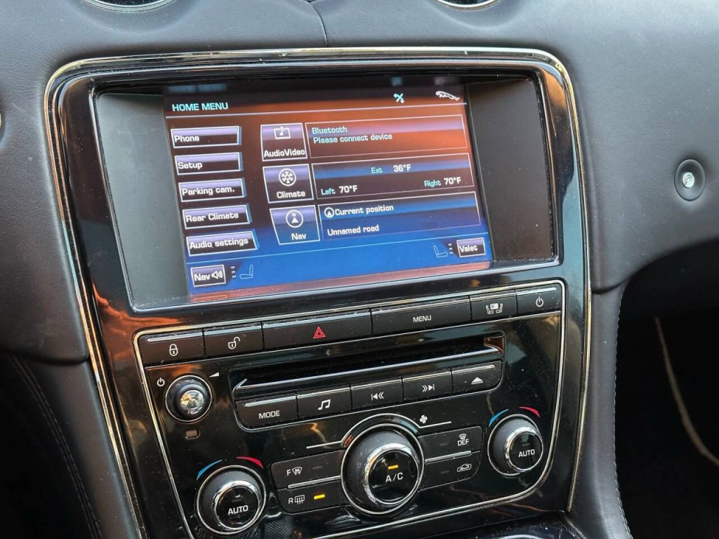 2011 Jaguar XJ Image 46