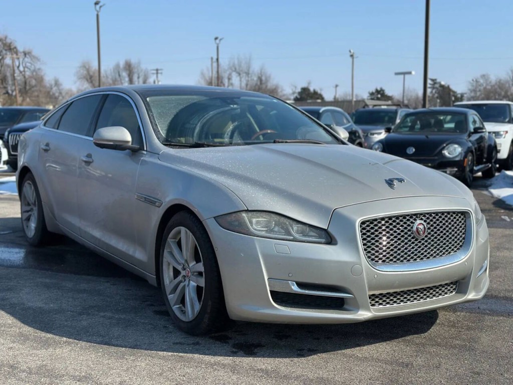 2016 Jaguar XJ Image 4