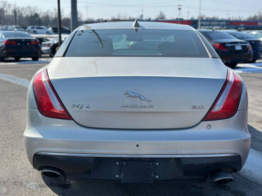 2016 Jaguar XJ Image 7