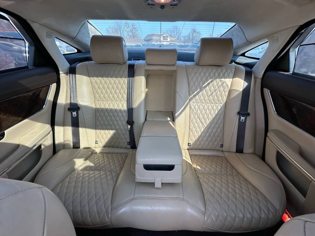2016 Jaguar XJ Image 15