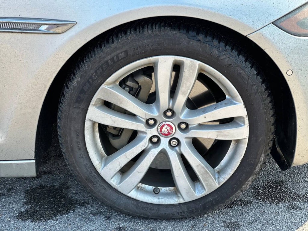 2016 Jaguar XJ Image 23