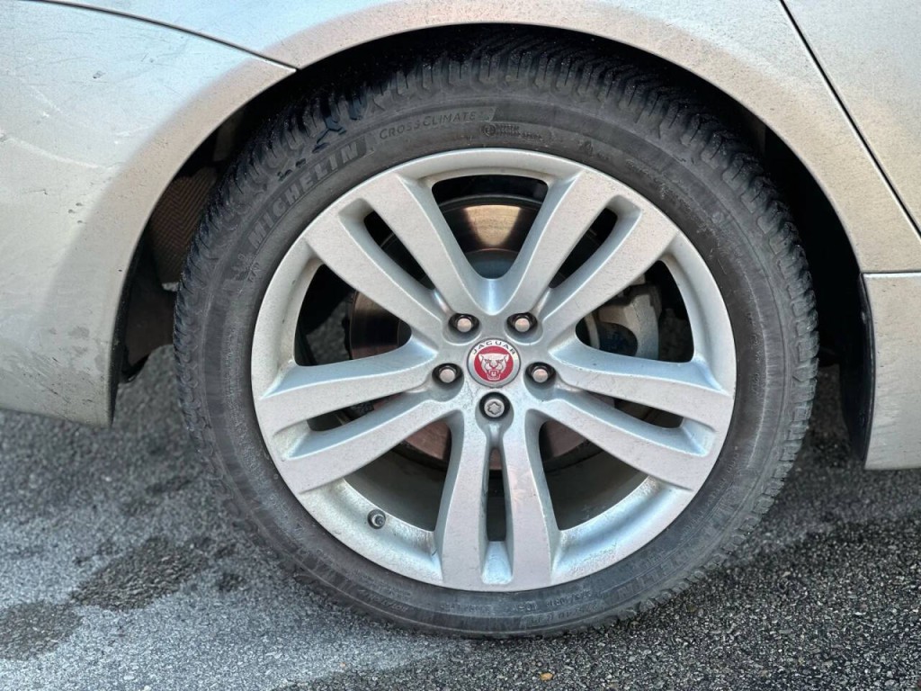 2016 Jaguar XJ Image 24