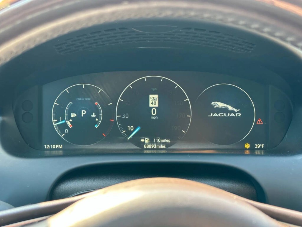 2016 Jaguar XJ Image 26