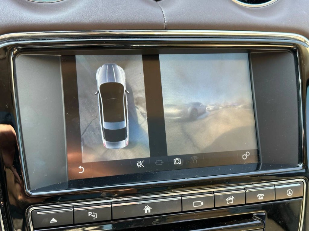 2016 Jaguar XJ Image 27