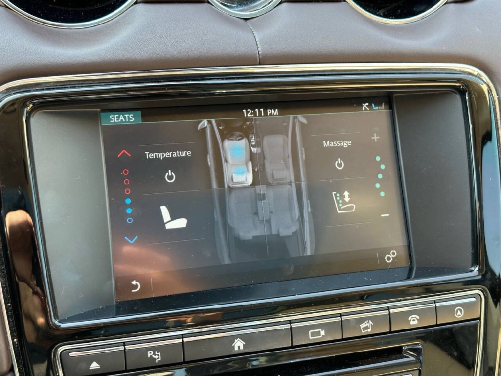 2016 Jaguar XJ Image 30