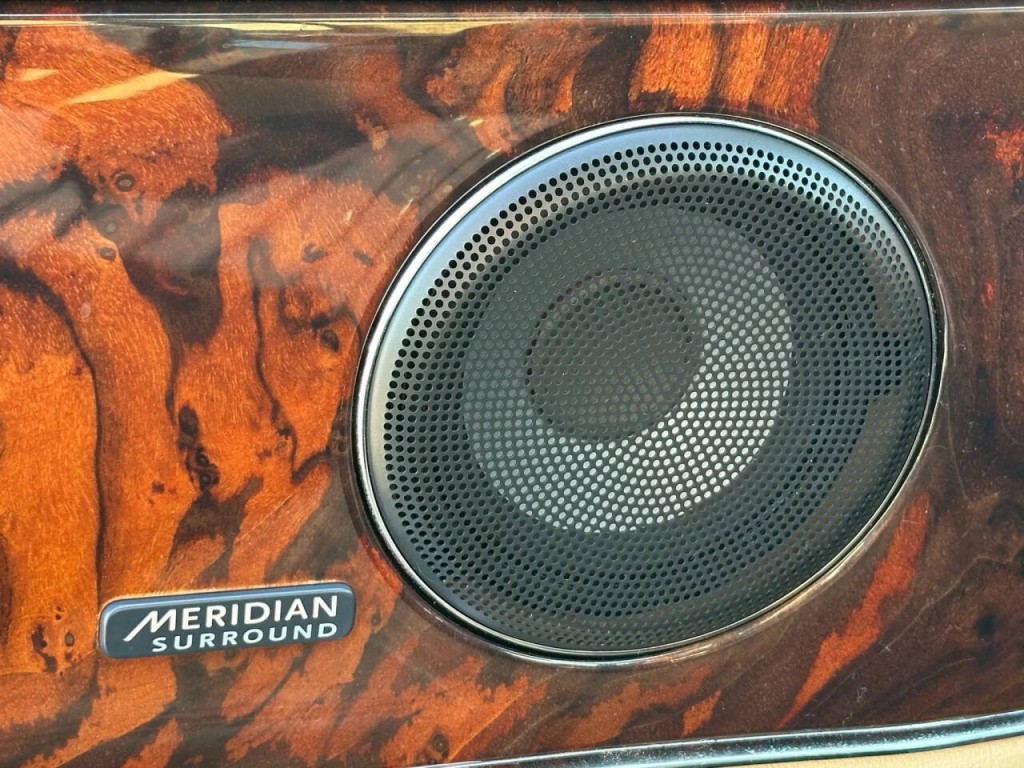 2016 Jaguar XJ Image 34