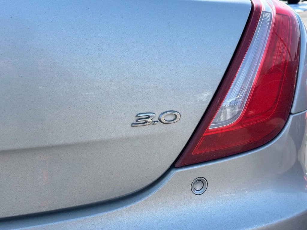 2016 Jaguar XJ Image 37