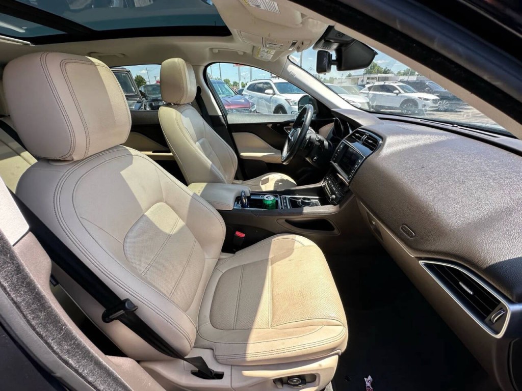 2018 Jaguar F-PACE Image 13