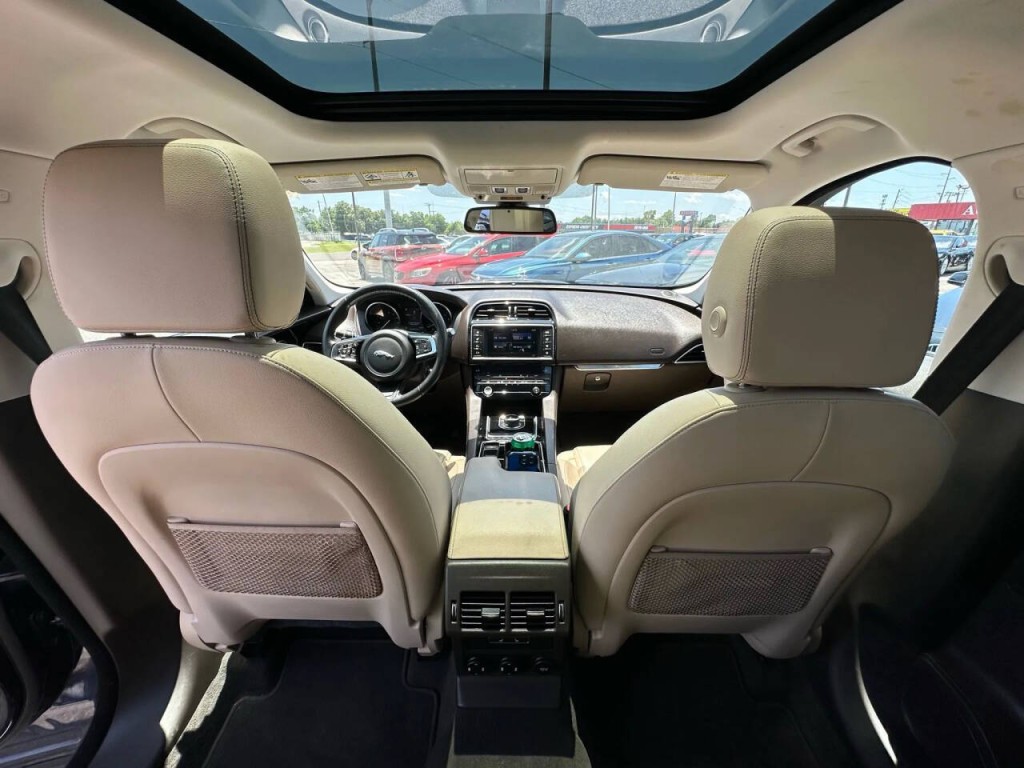 2018 Jaguar F-PACE Image 15
