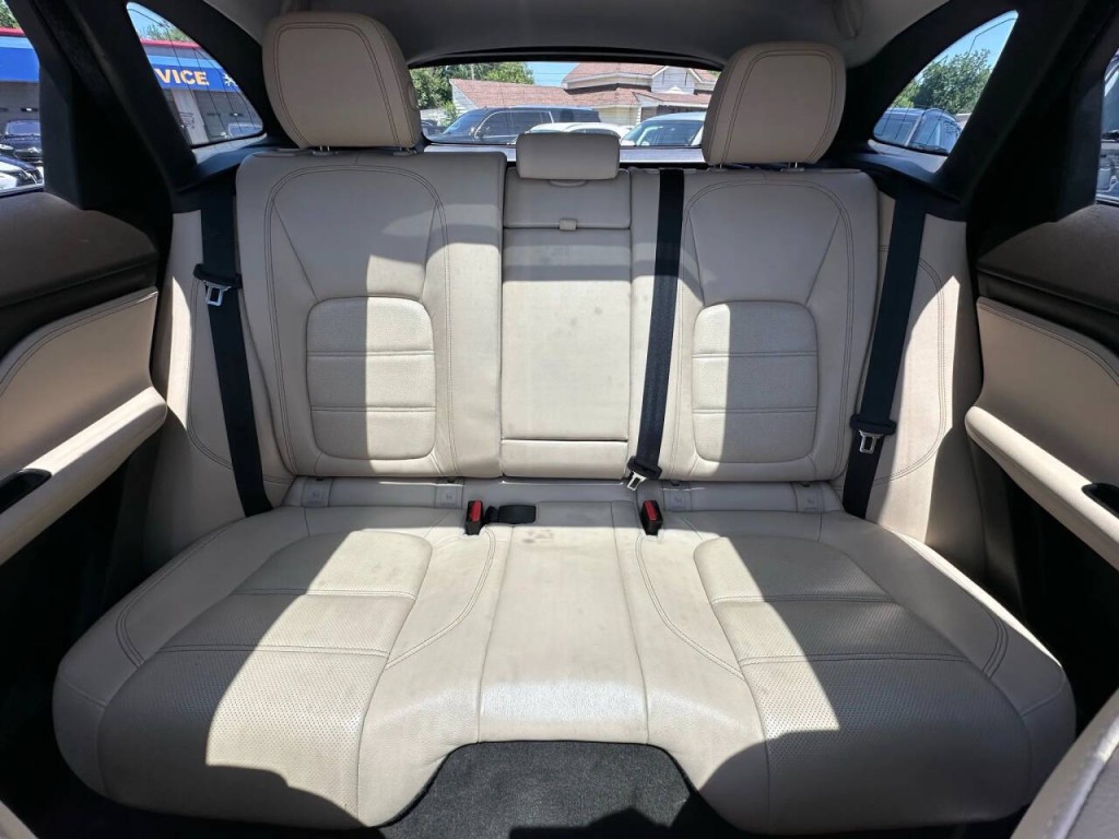 2018 Jaguar F-PACE Image 16