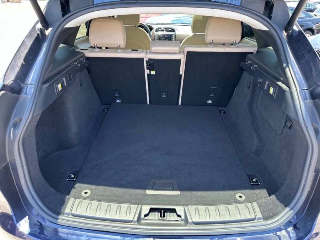 2018 Jaguar F-PACE Image 18