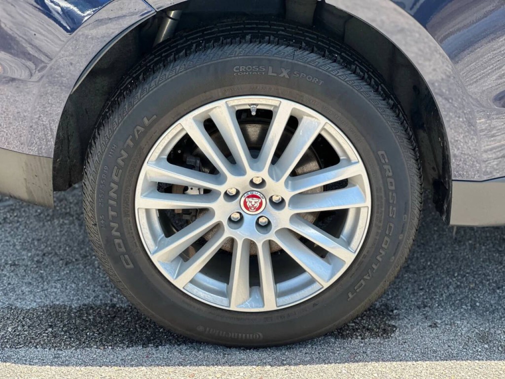 2018 Jaguar F-PACE Image 23