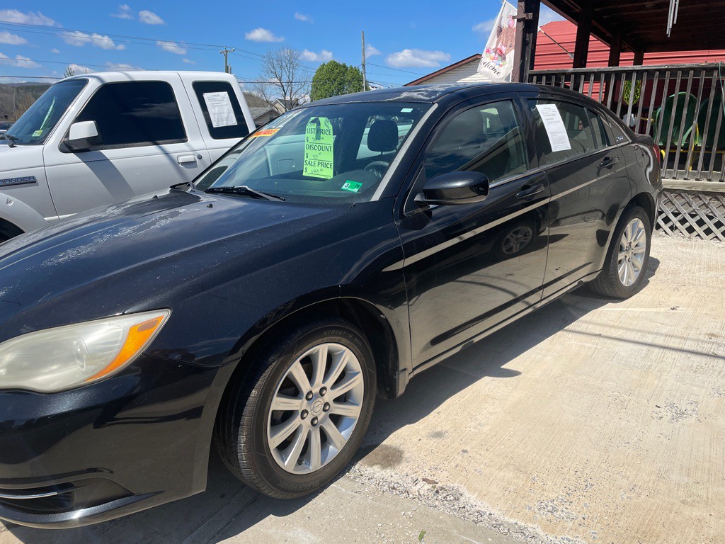 2011 Chrysler 200 Image 3