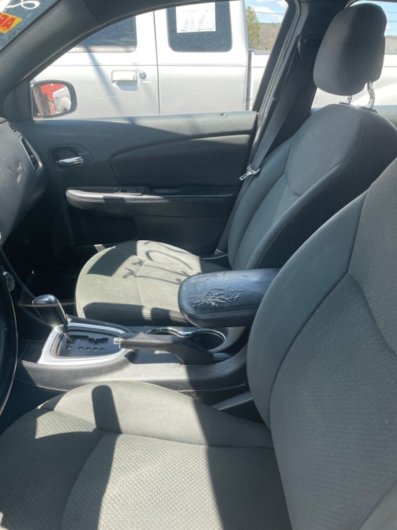 2011 Chrysler 200 Image 4