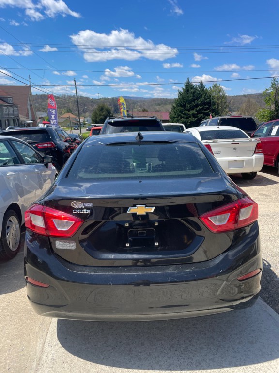 2018 Chevrolet Cruze Image 3