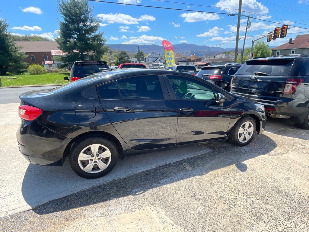 2018 Chevrolet Cruze Image 4