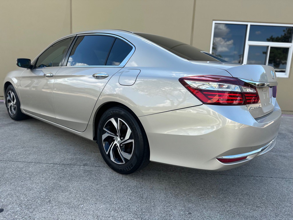 2016 Honda Accord Image 15