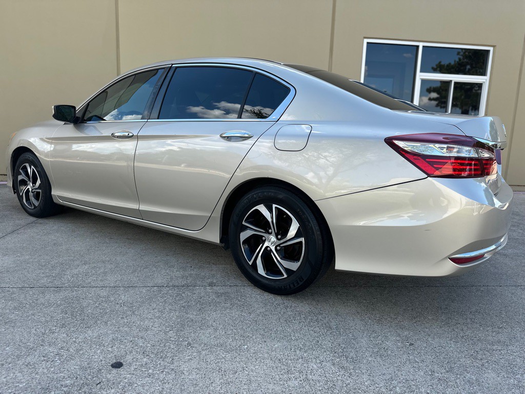 2016 Honda Accord Image 16