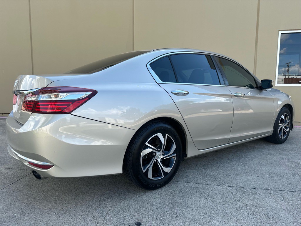 2016 Honda Accord Image 17