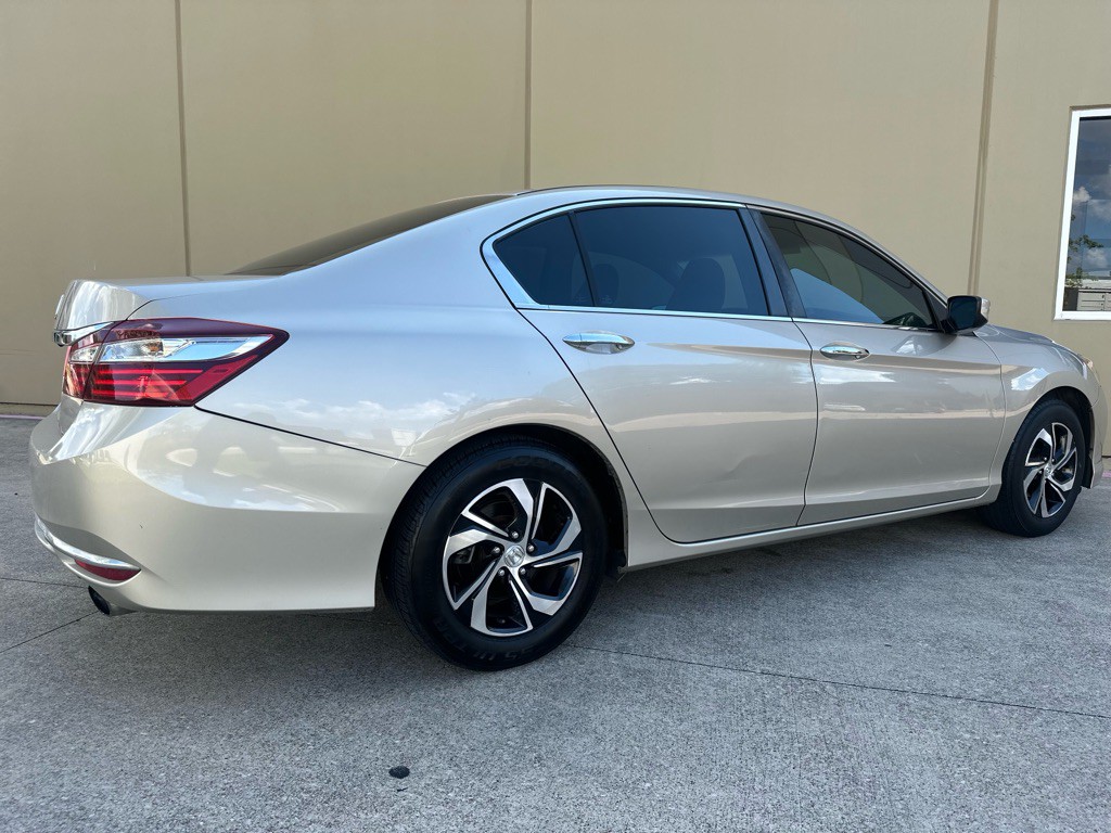 2016 Honda Accord Image 18