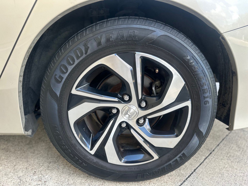 2016 Honda Accord Image 19