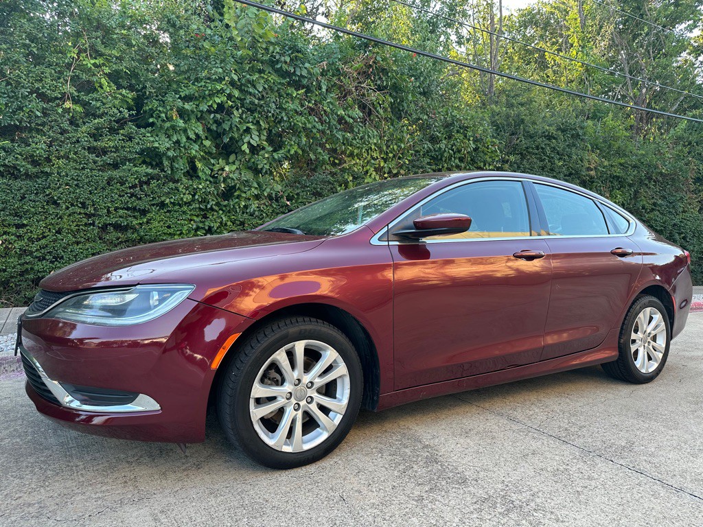 2016 Chrysler 200 Image 2