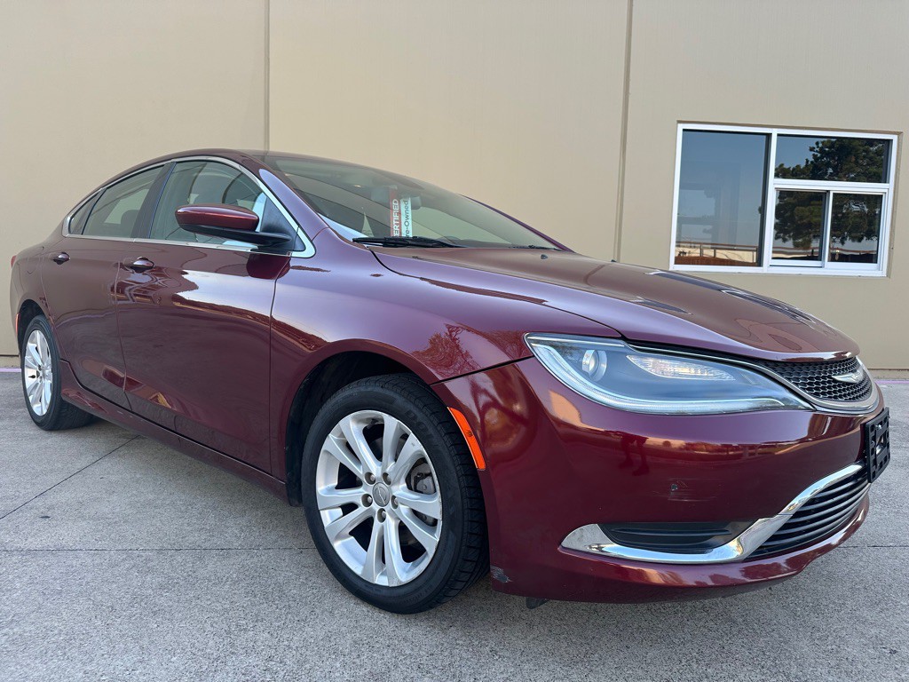2016 Chrysler 200 Image 3