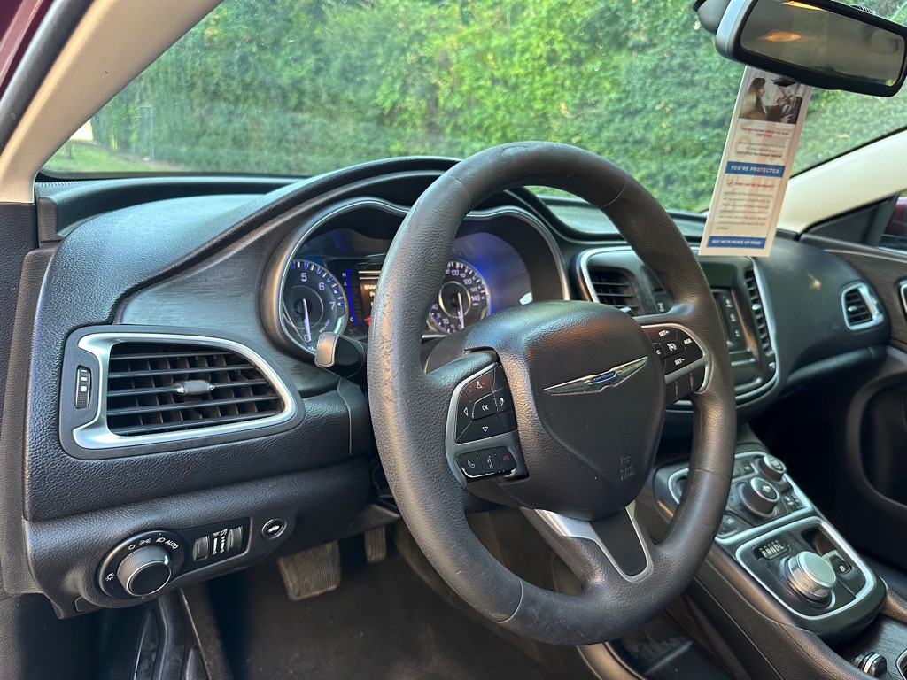 2016 Chrysler 200 Image 7