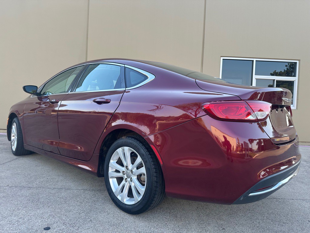 2016 Chrysler 200 Image 14