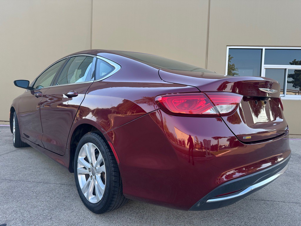 2016 Chrysler 200 Image 15