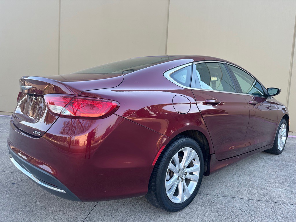 2016 Chrysler 200 Image 17