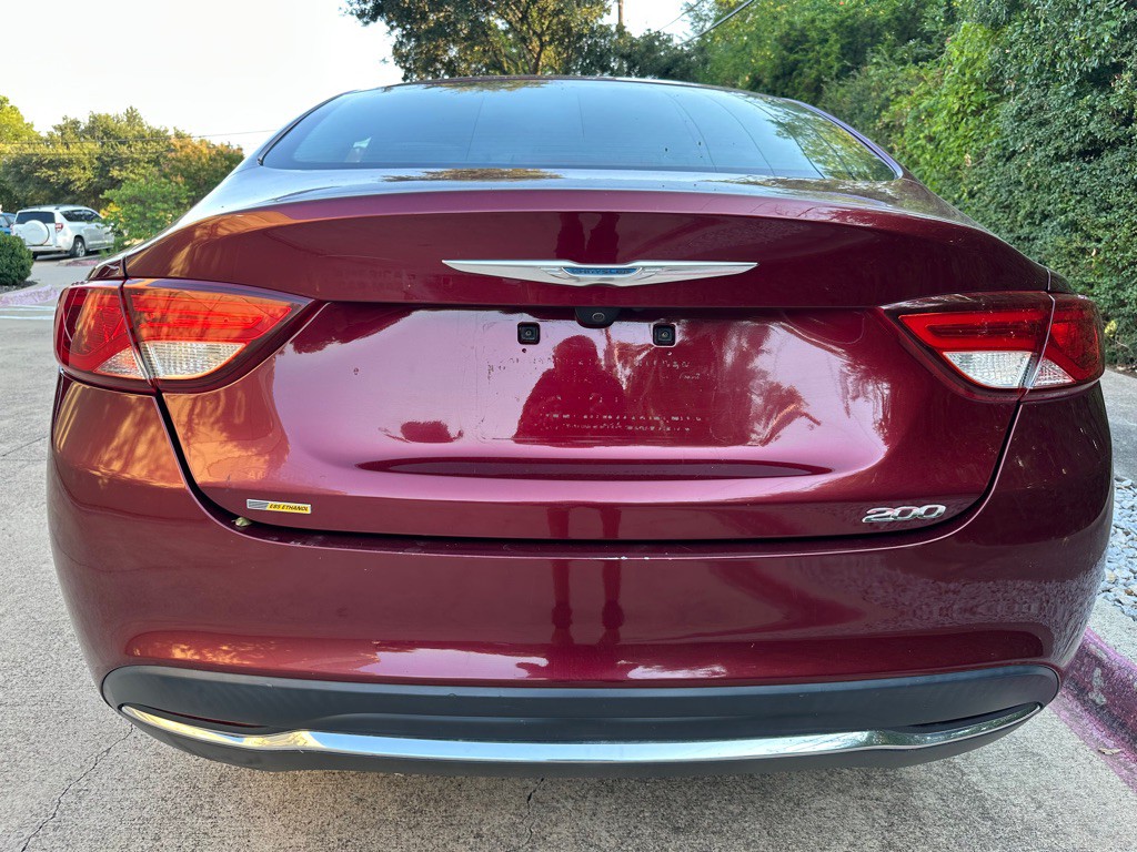 2016 Chrysler 200 Image 18