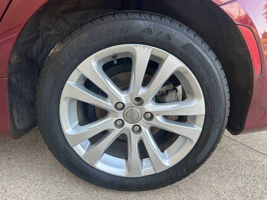 2016 Chrysler 200 Image 19