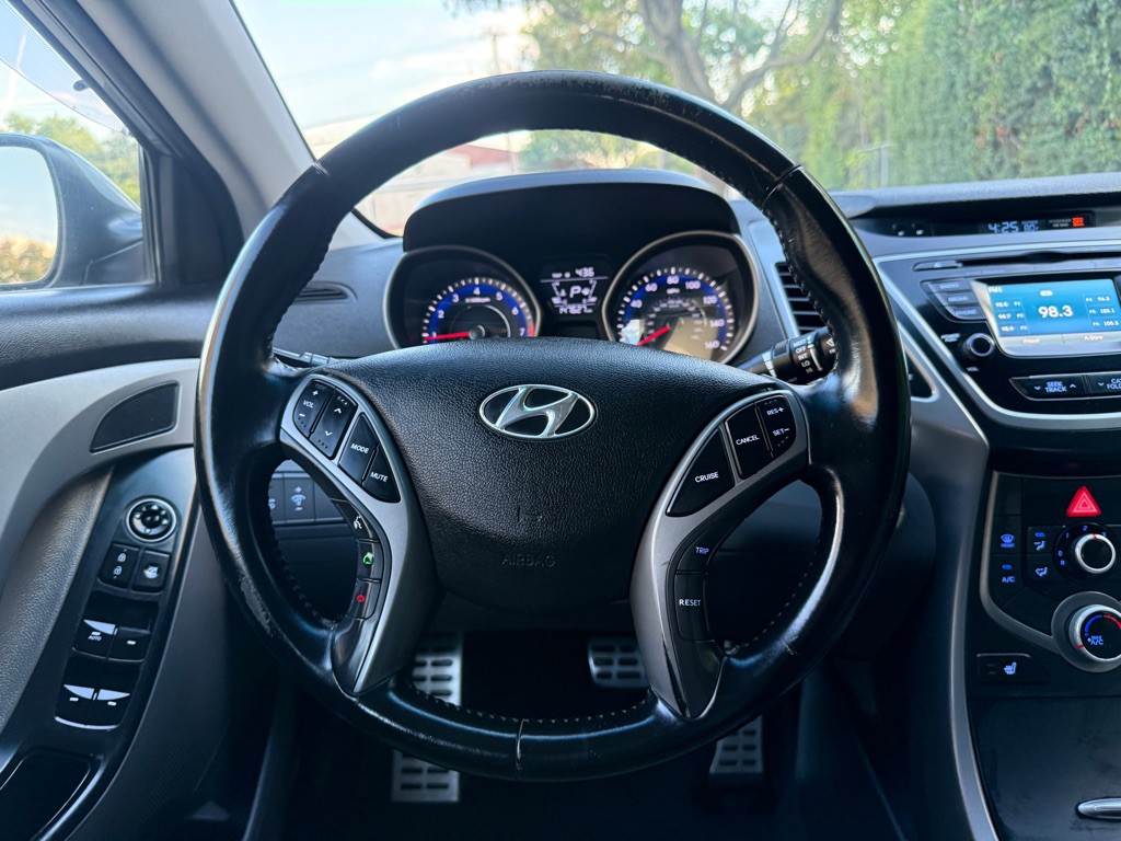2015 Hyundai Elantra Image 8