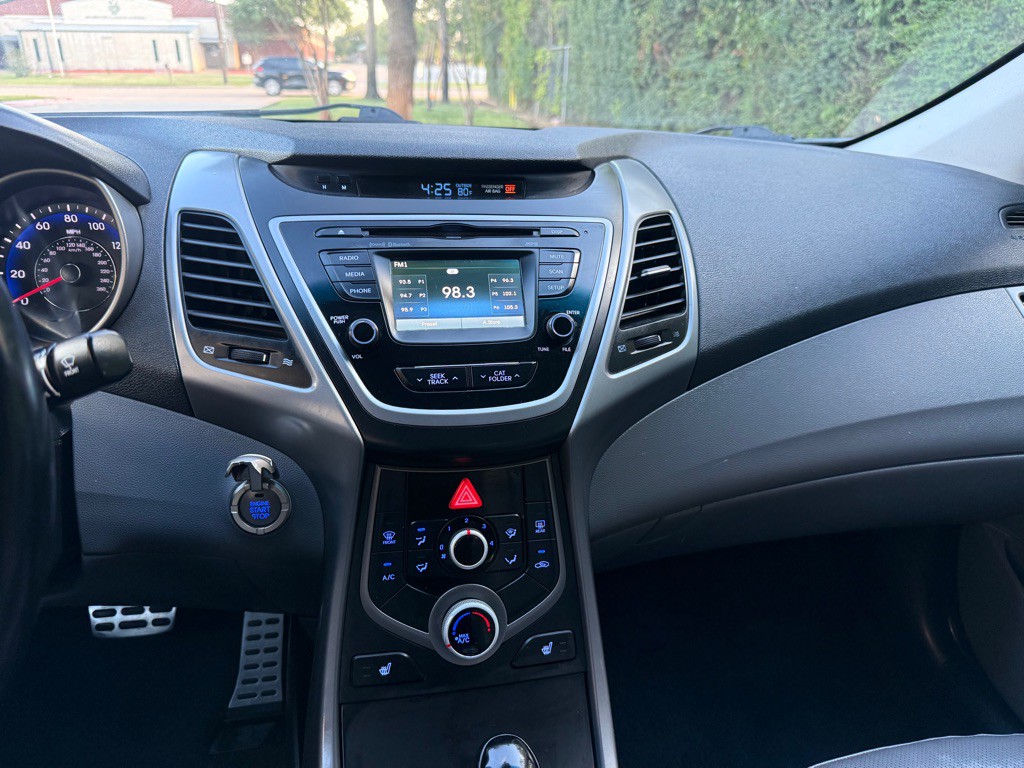 2015 Hyundai Elantra Image 10
