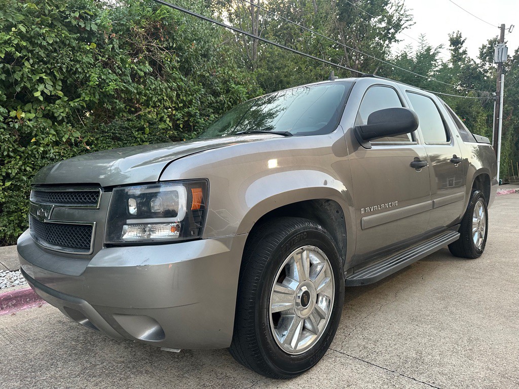 2008 Chevrolet Avalanche Image 1