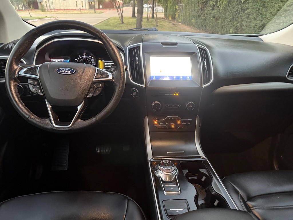 2019 Ford Edge Image 8