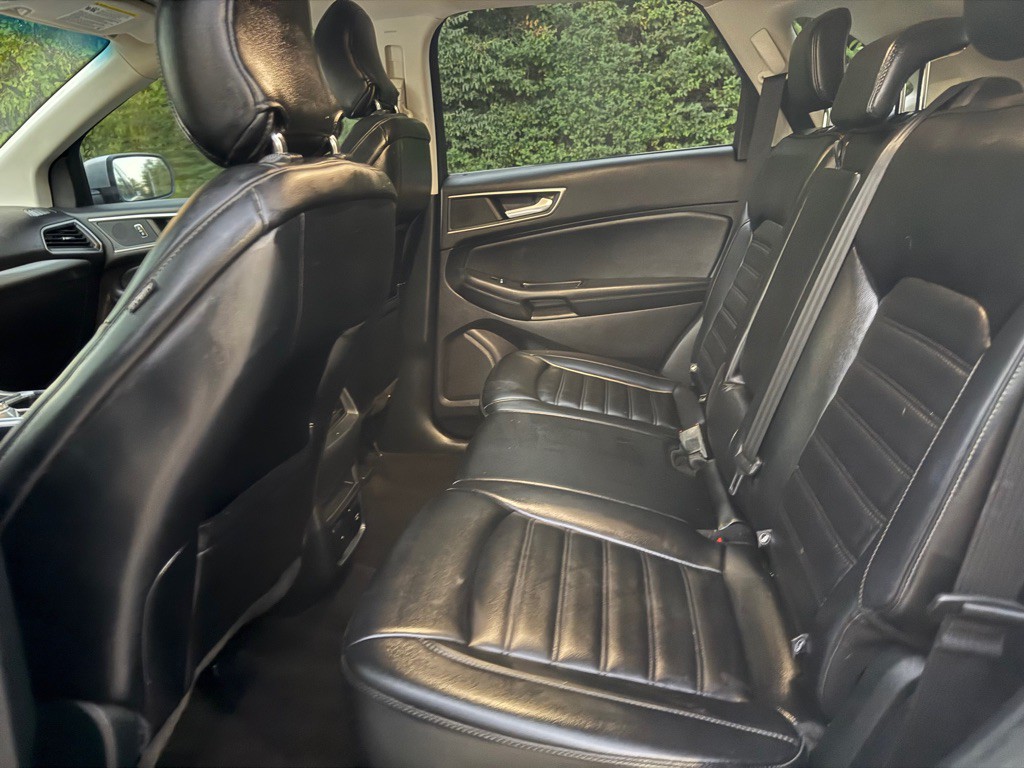 2019 Ford Edge Image 10