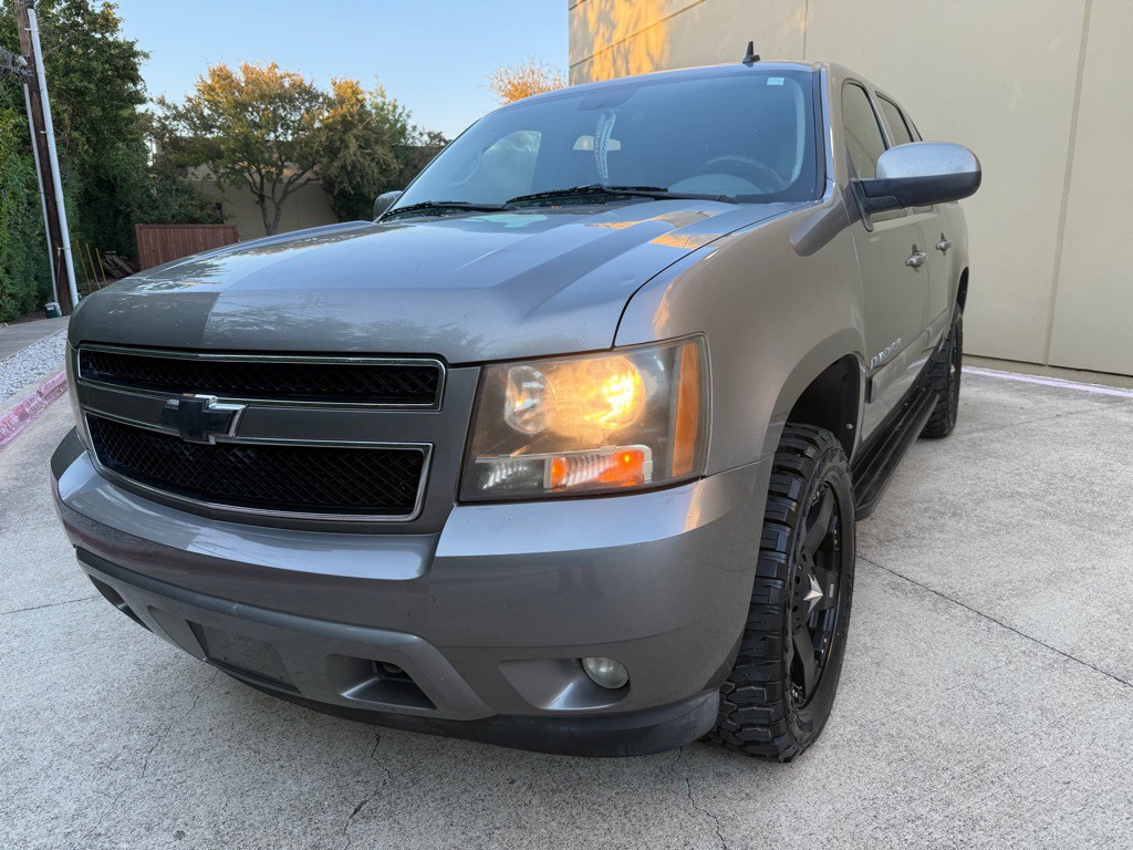 2008 Chevrolet Avalanche Image 3