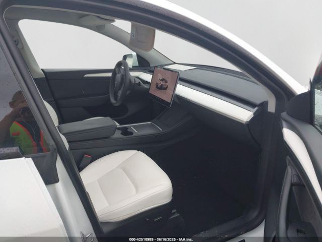 2023 Tesla Model Y Image 6