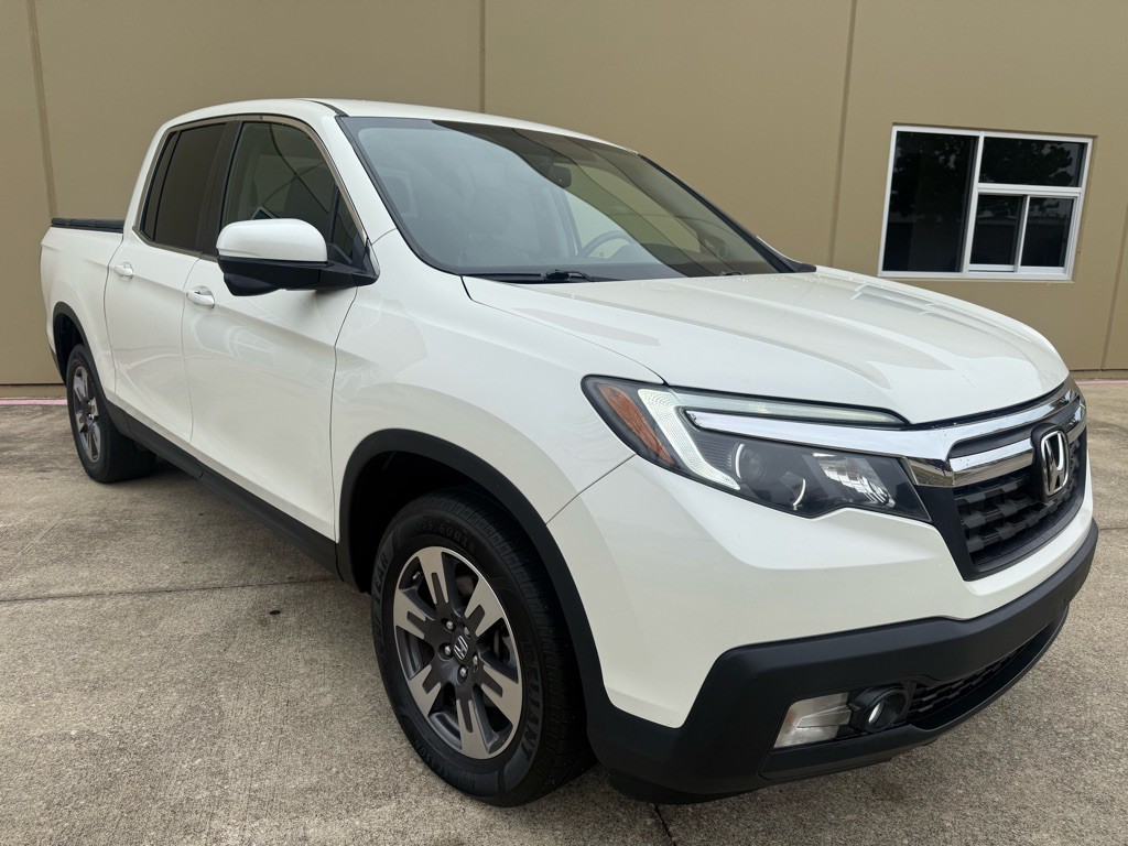 2017 Honda Ridgeline Image 2
