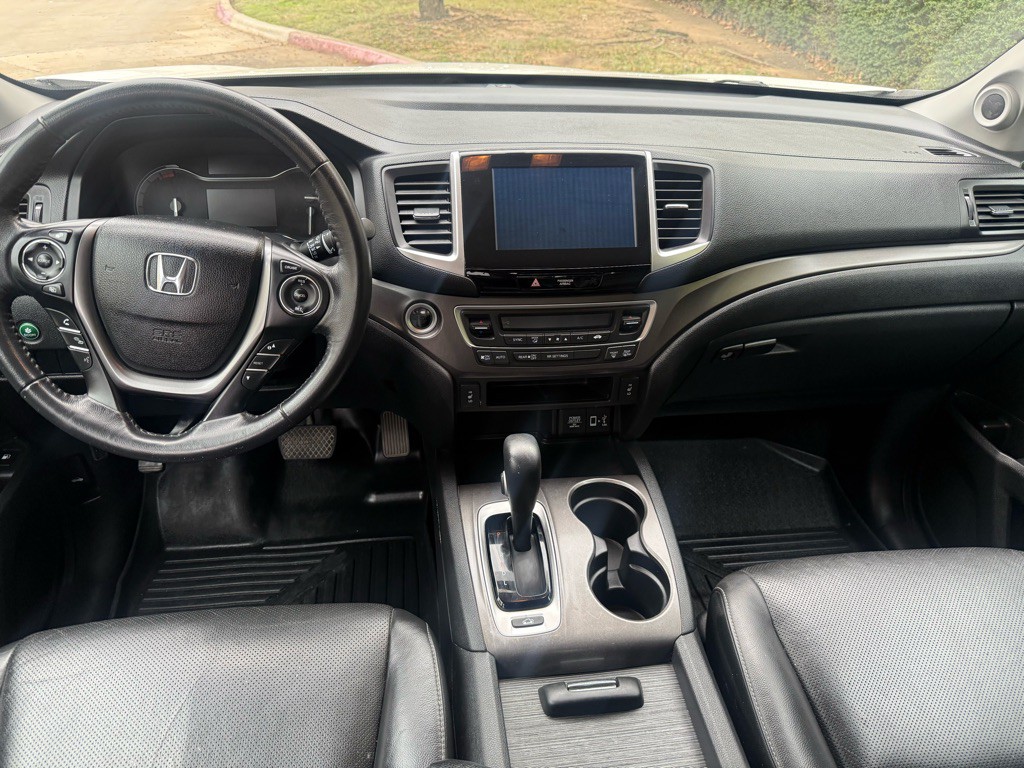 2017 Honda Ridgeline Image 8