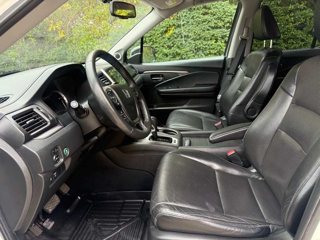 2017 Honda Ridgeline Image 9