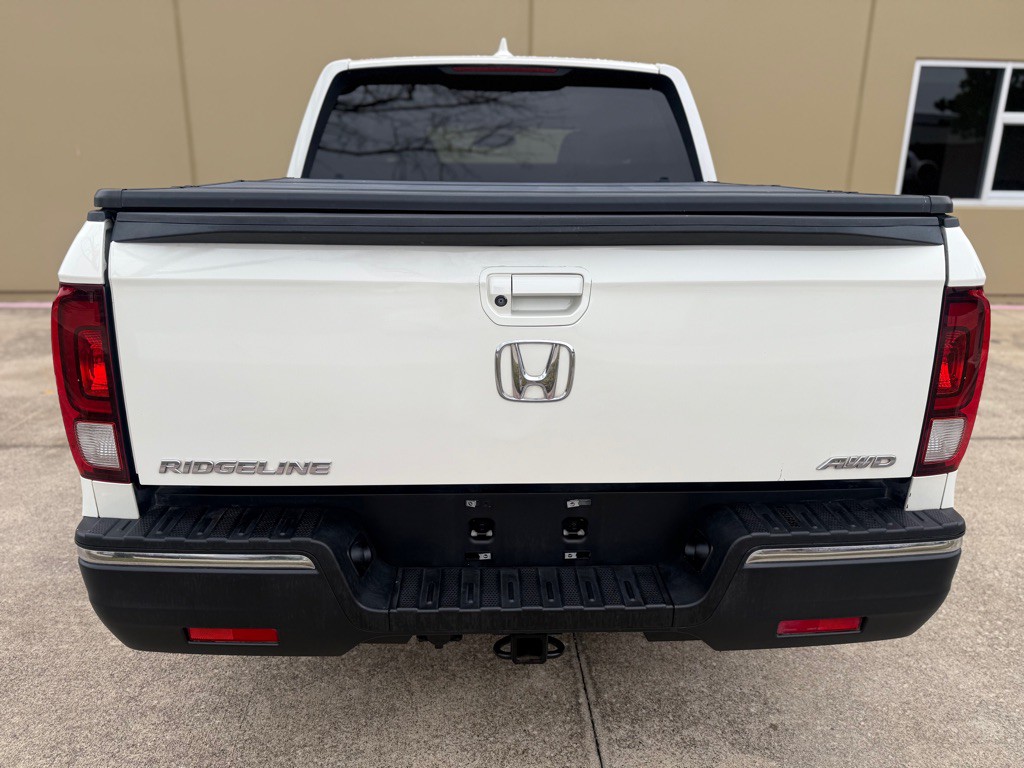 2017 Honda Ridgeline Image 16